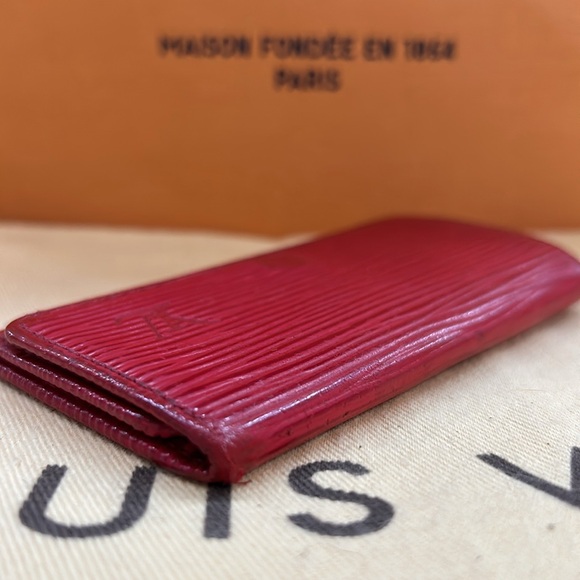 100% Authentic Louis Vuitton Red Epi Leather 4 Key Cles - Picture 5 of 11